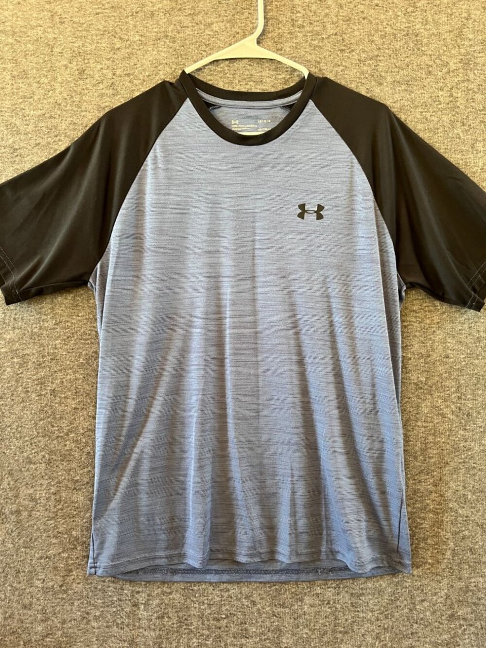 Underarmor heat gear fitted mens short sleeve L shirt